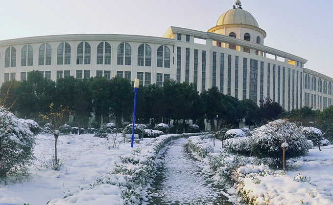 江西服装学院雪景